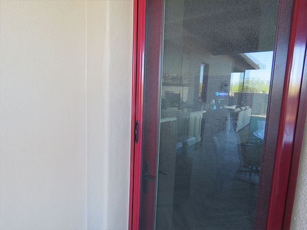 Retractable screen doors